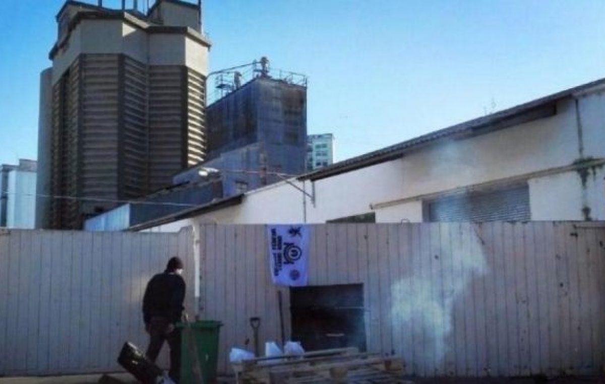 Mar del Plata: Más de 60 trabajadores resisten el cierre de una harinera