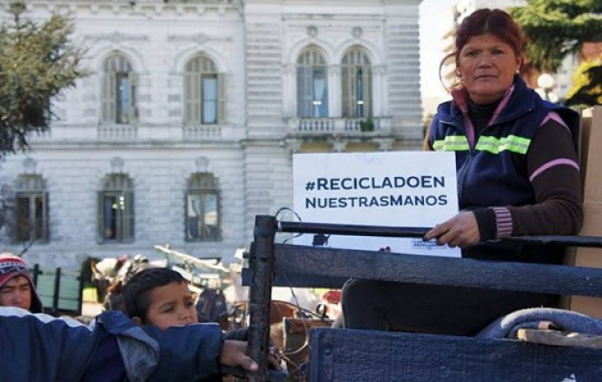 Carreros de La Plata realizaron una protesta en la municipalidad para ser integrados al sistema de reciclaje