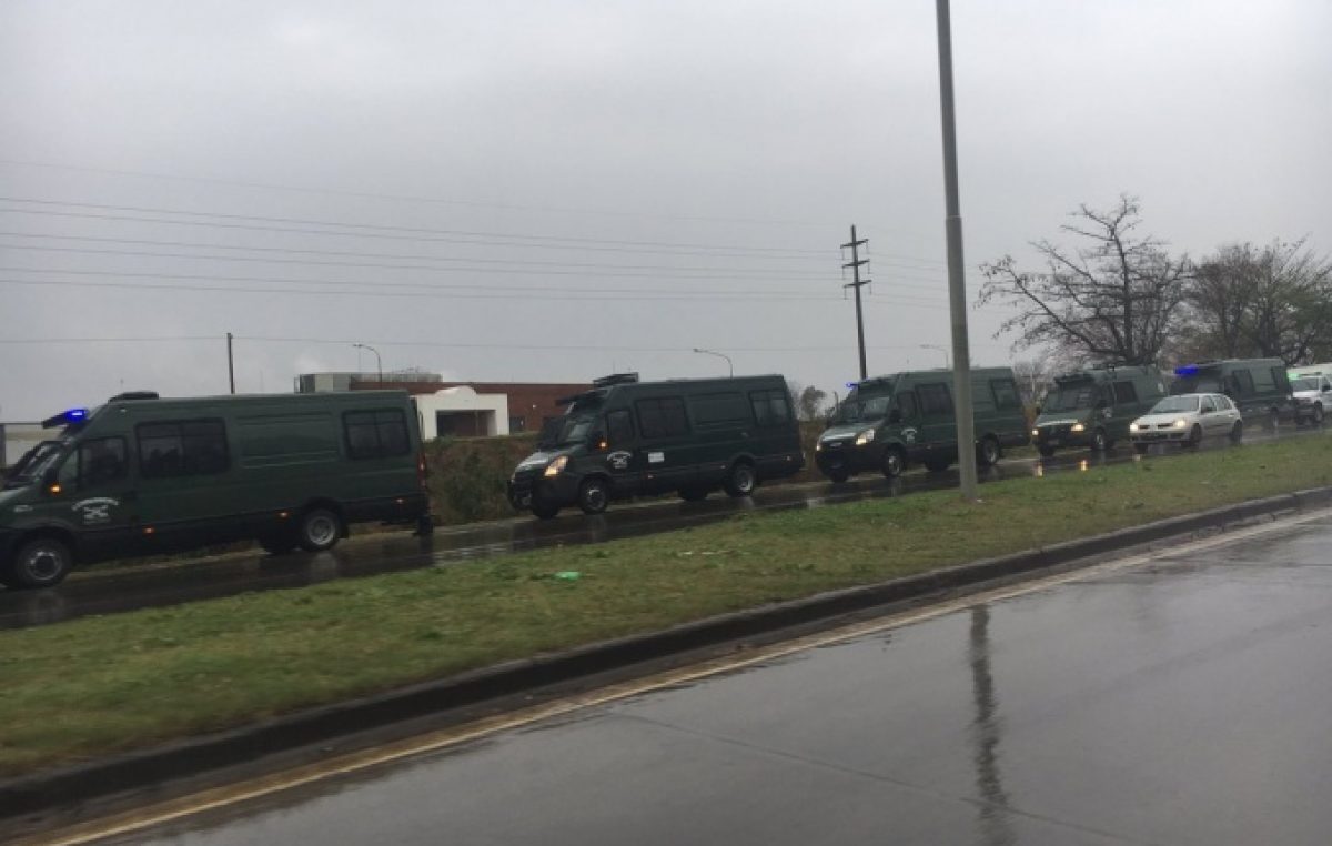 El Gobierno envió a la Gendarmería al acampe de los trabajadores despedidos de Atucha