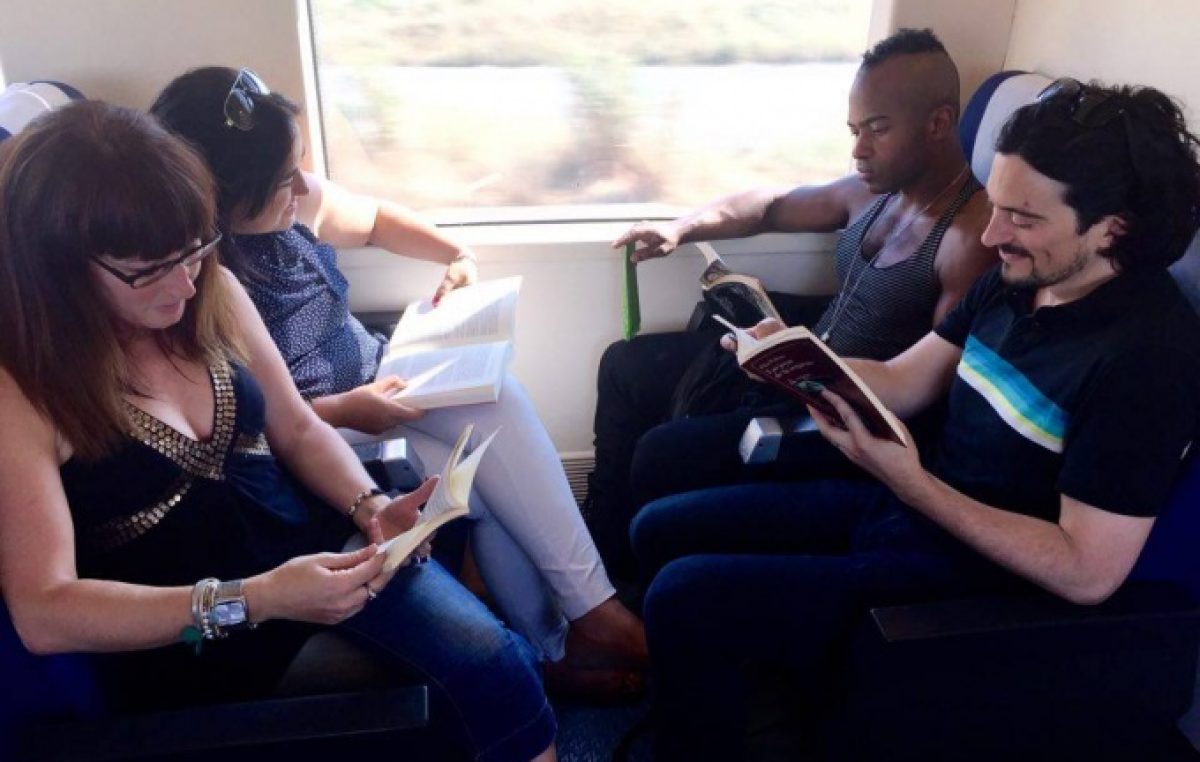 Los pasajeros que viajen en tren a Mar del Plata tendrán a su disposición 1600 libros donados por el Municipio