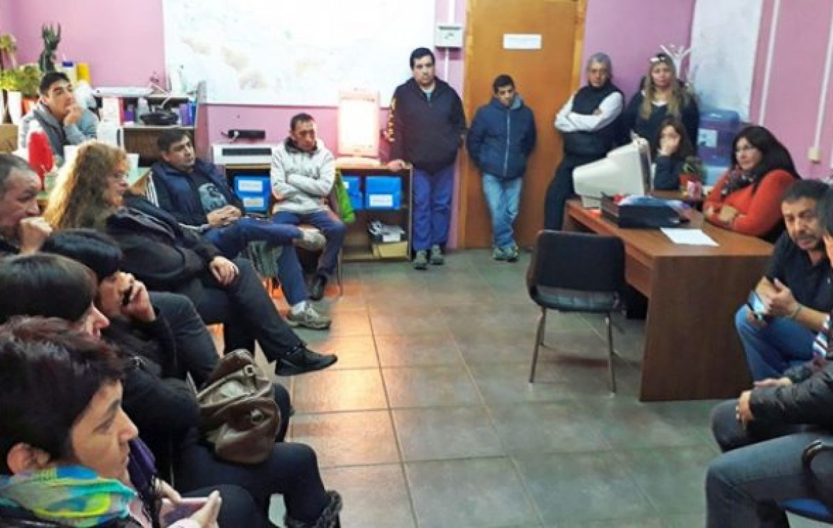 Trabajadores municipales de la Terminal de Bariloche continuarán con las medidas de fuerza
