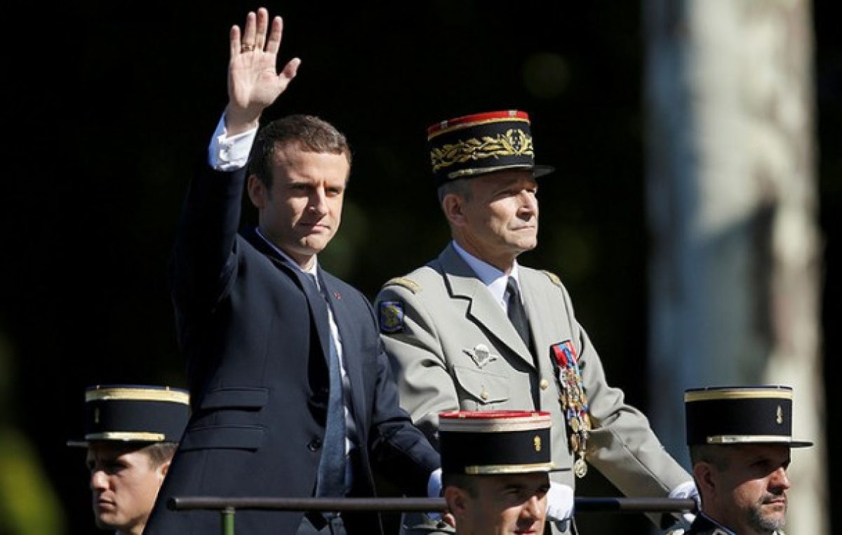 «No permitiré que me jodan»: renuncia el jefe del Ejército francés