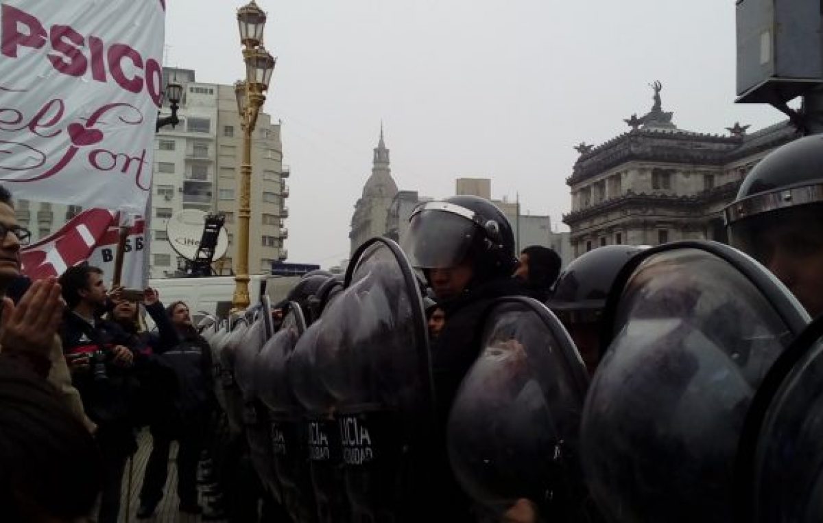 La policía reprimió con palos y gases la marcha al Congreso de los Trabajadores de Pepsico