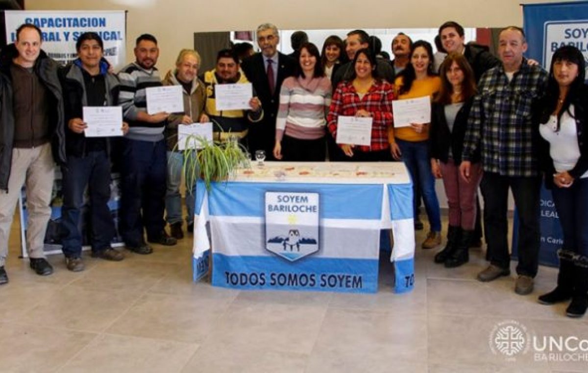 Se entregaron los primeros certificados de cursos UNCo-SOYEM en Bariloche