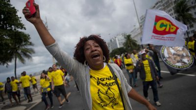 Residentes de las favelas piden “paz” en Río de Janeiro