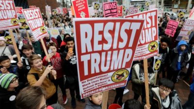 Crece el malestar de los trabajadores con Trump