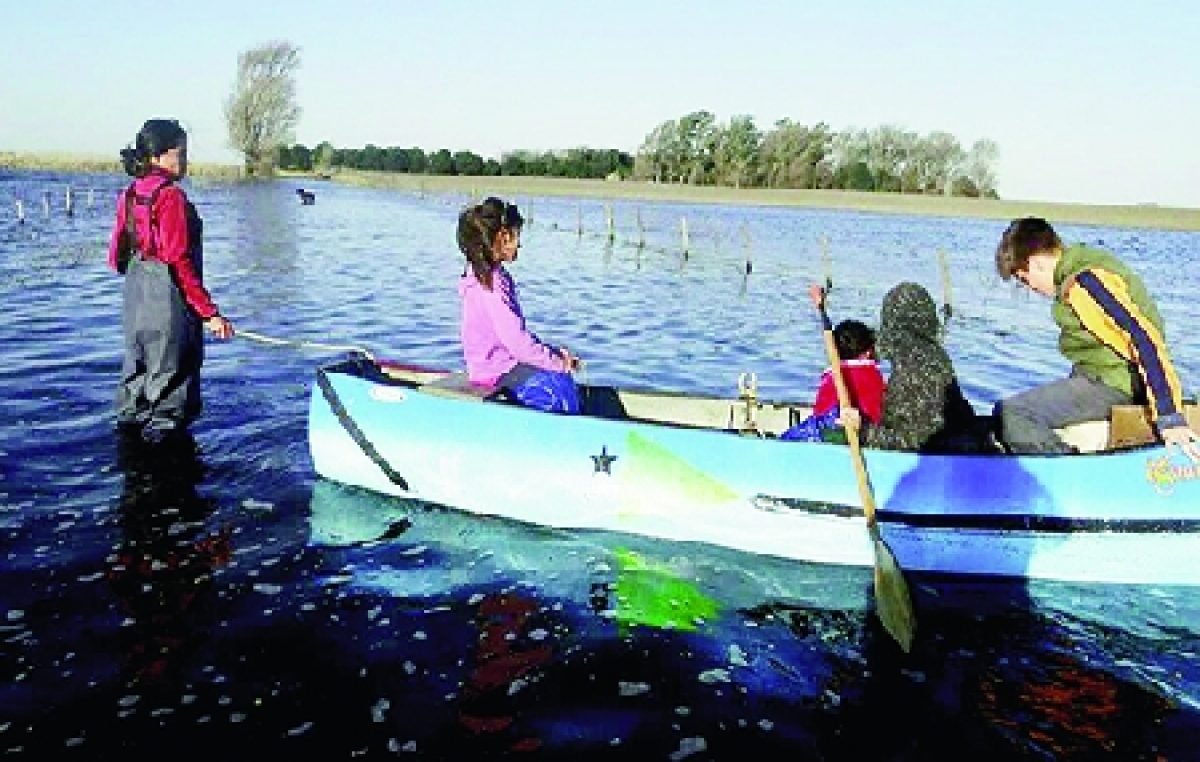 Laboulaye: son hijos de tamberos y deben ir a la escuela en canoa