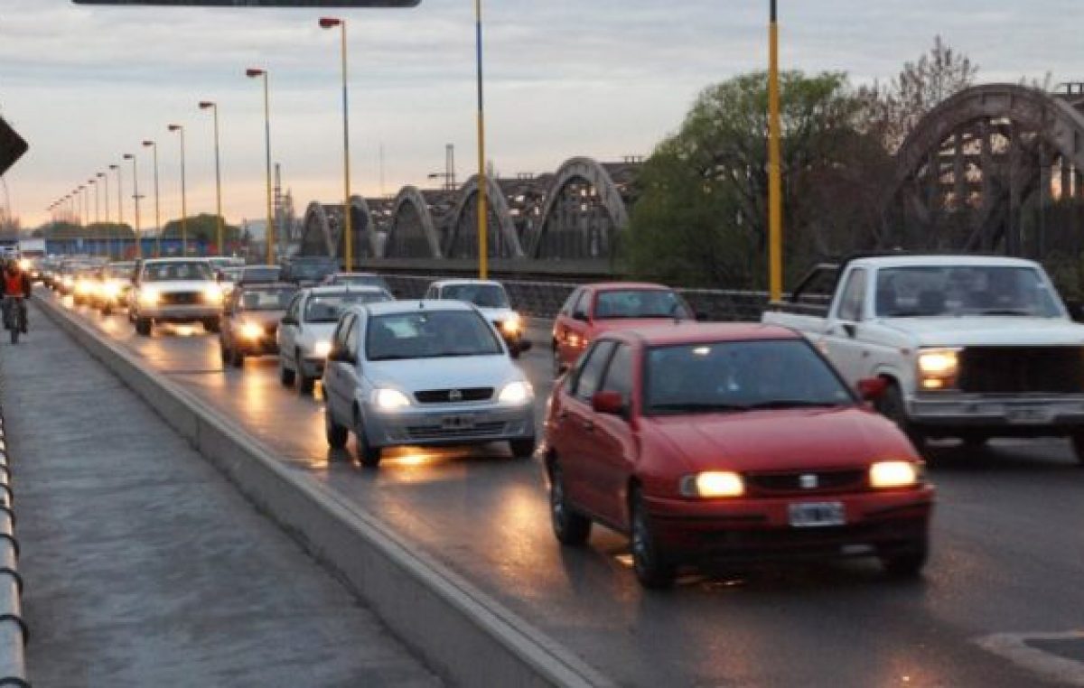 Unos 58 mil vehículos por día ingresan de Cipolletti a Neuquén
