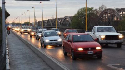 Unos 58 mil vehículos por día ingresan de Cipolletti a Neuquén