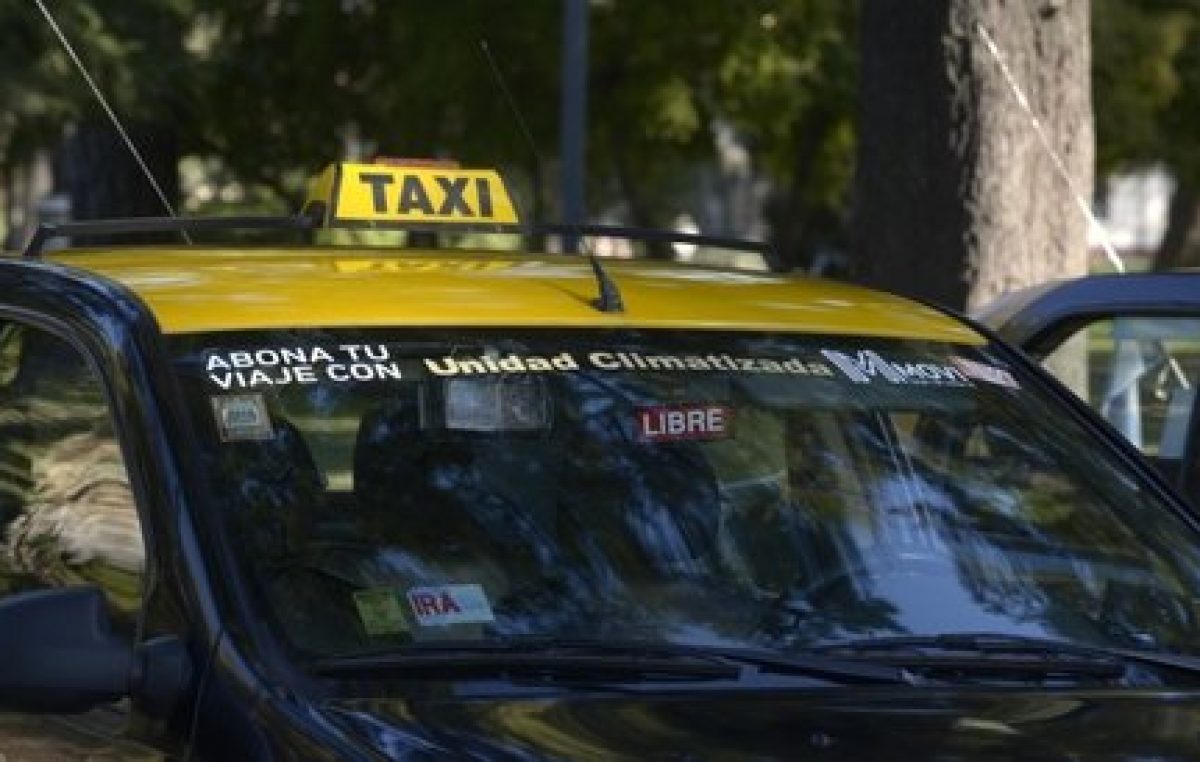 Rosario: Concejales buscan definir esta semana el futuro de 500 chapas de taxis