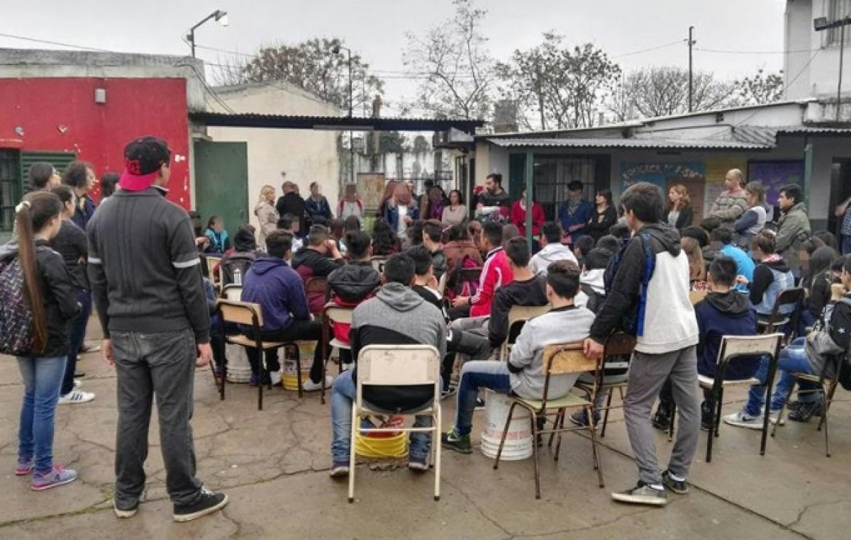 Grave: Gendarmería pidió datos y sacó fotos en una protesta de estudiantes secundarios de Moreno