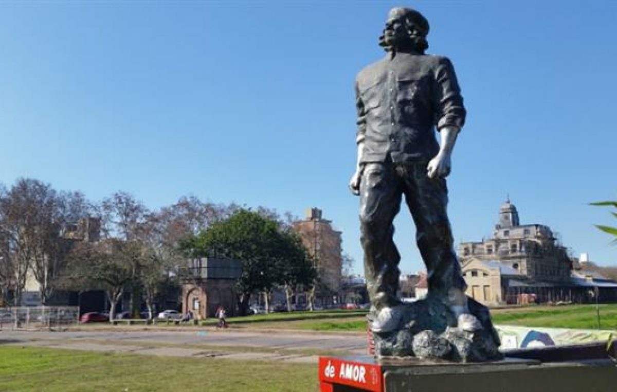 Polémica: piden quitar una estatua del Che Guevara en Rosario