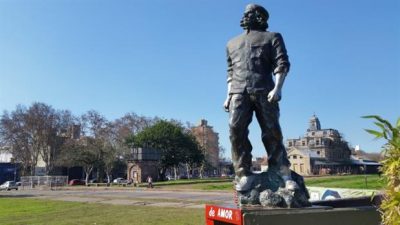 Polémica: piden quitar una estatua del Che Guevara en Rosario