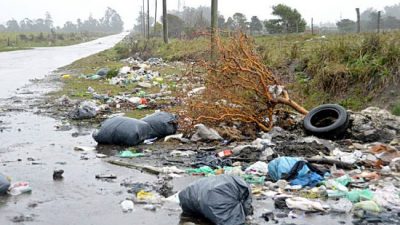 Mar del Plata, repleta de basura y otra vez con un predio colapsado