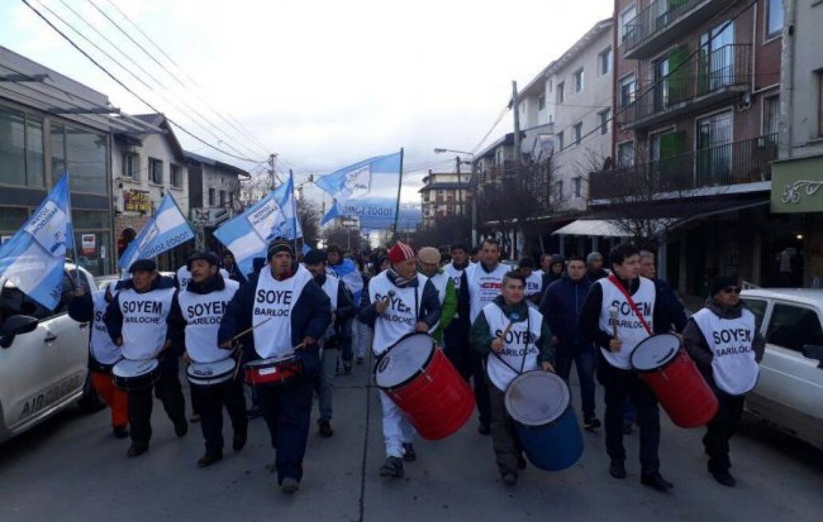 Trabajadores municipales de Bariloche marcharon para reclamar por la normalización del IPROSS
