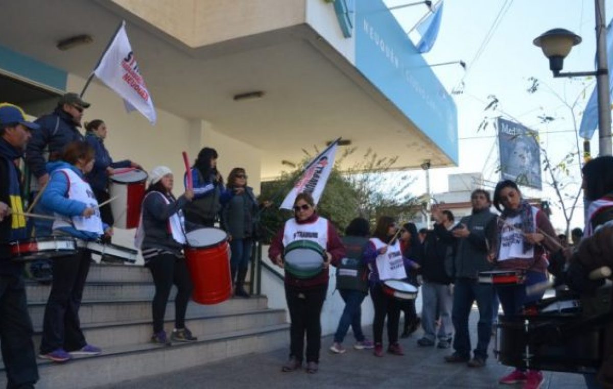 El intendente de Neuquén contraataca: acusó a Sitramune de cometer delitos