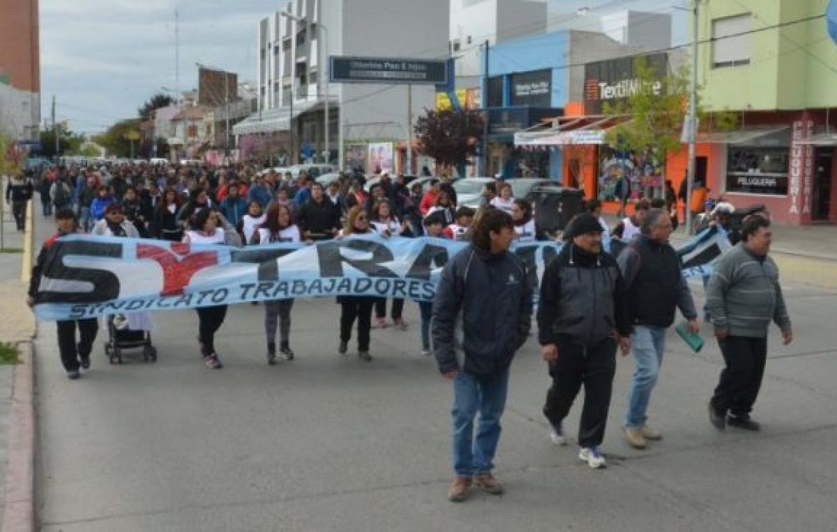 Los municipales de Neuquén amenazan con salir a cortar rutas