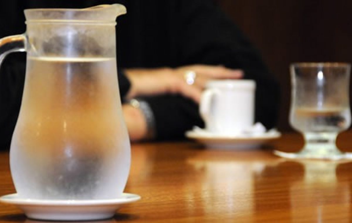 Rosario: Proponen tarifas diferenciales para bares que ofrezcan jarras de agua