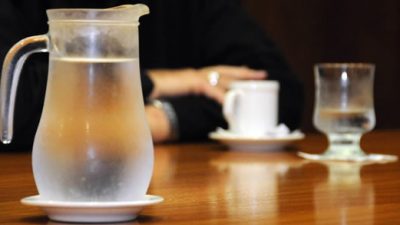 Rosario: Proponen tarifas diferenciales para bares que ofrezcan jarras de agua