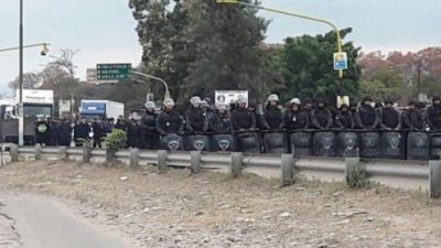 Violenta represión policial a trabajadores en huelga en Jujuy
