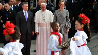 El Papa llegó a Colombia en plan de reconciliar al país