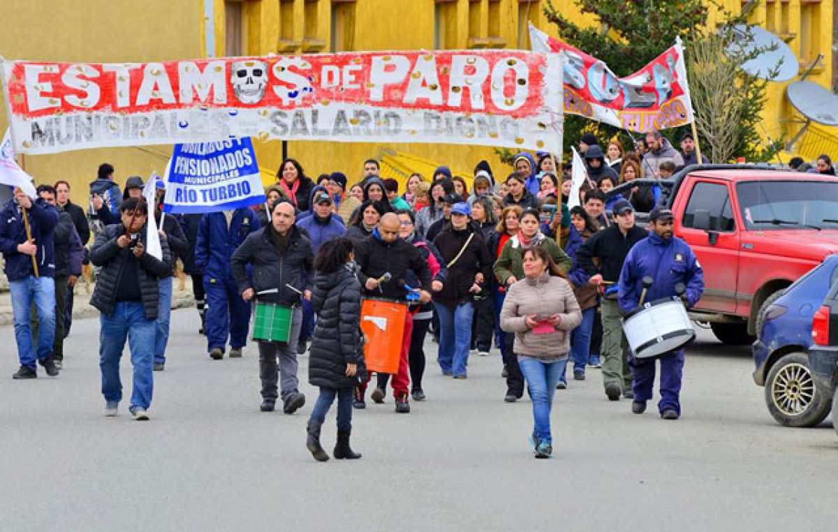 Río Turbio: municipales piden mejoras salariales