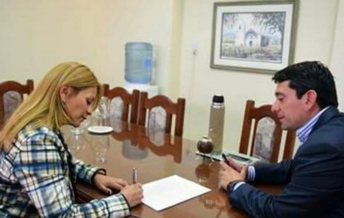 Firma de convenio entre las comunas de Fiambalá y FME