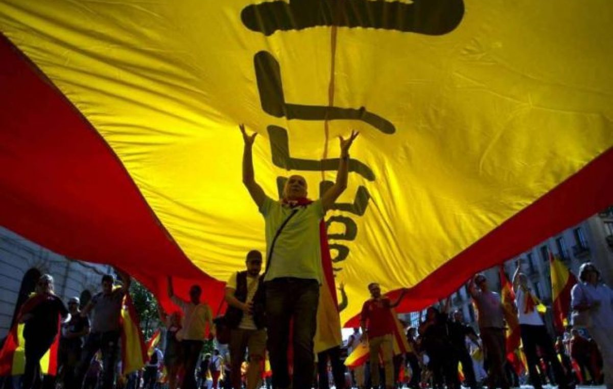 Puigdemont decide si declara la independencia de Cataluña
