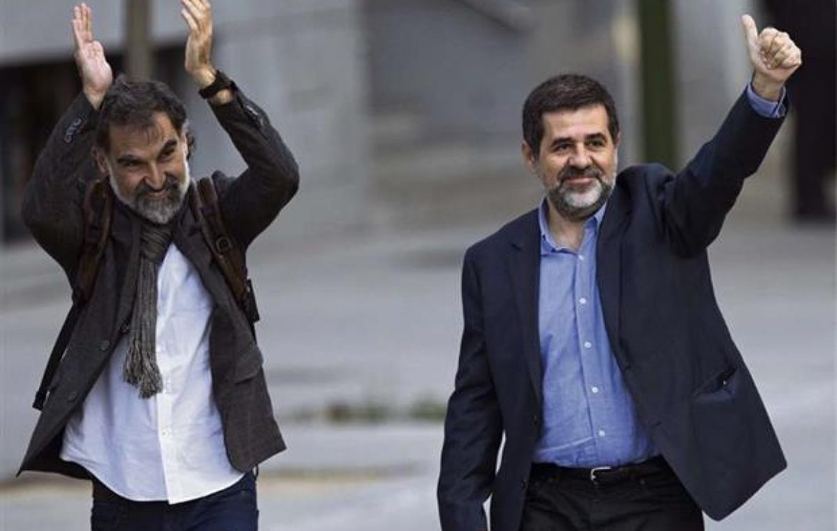 Subió la tensión entre España y Cataluña por la prisión de dos separatistas