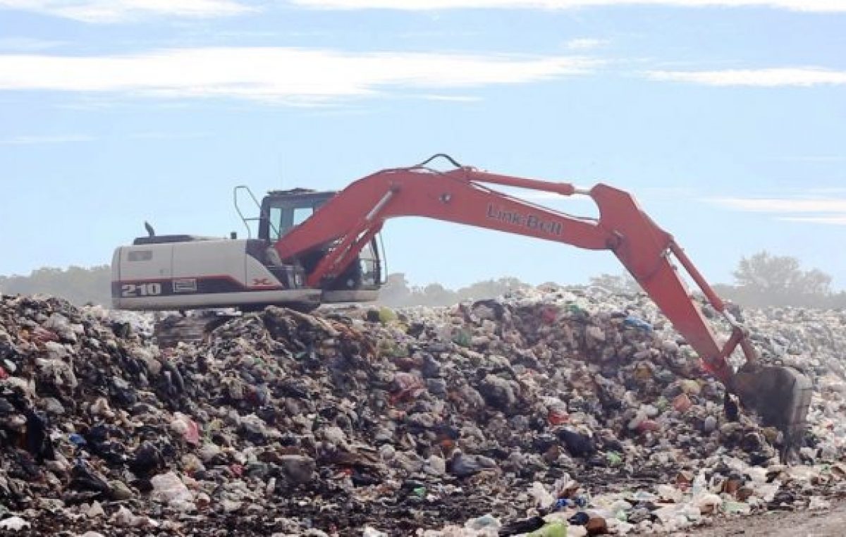 Centenario reclama un lugar para poder arrojar los residuos