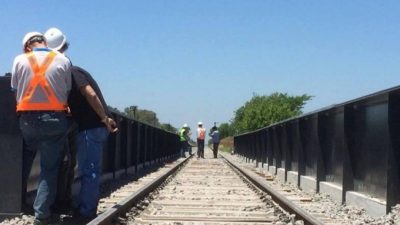 Papelón: Inauguraron un puente ferroviario en Luján, pero quedó angosto y los trenes no pasan