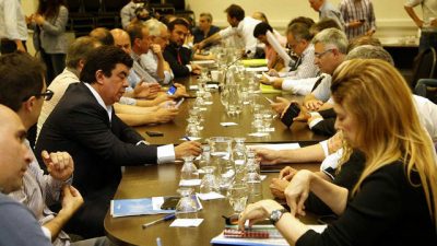 El FpV bonaerense criticó el endeudamiento y «el avance contra los municipios”