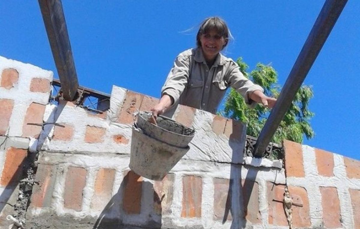 El Gobierno paralizó la construcción de un barrio de viviendas de La Plata hecho por mujeres