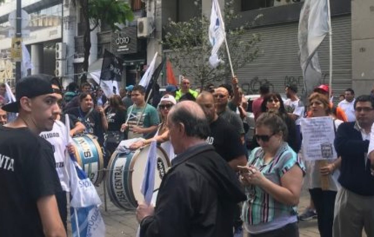 Protesta de vecinos y trabajadores contra el «negociado» de Rodríguez Larreta