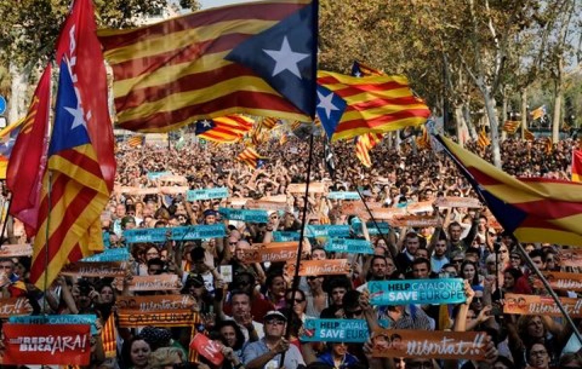 Cataluña se acerca a su hora decisiva con un tenso cierre de la campaña