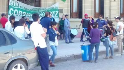 Suárez: los municipales iniciaron un paro y amenazan con cortar rutas