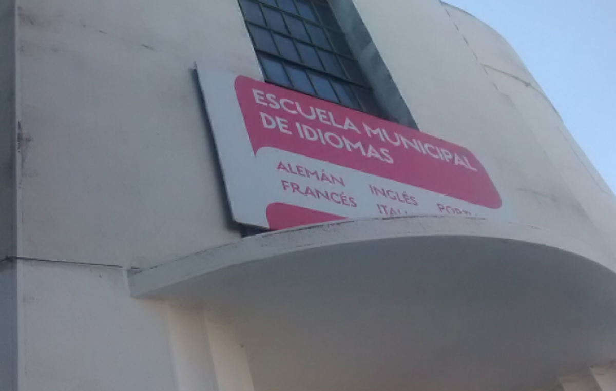 Sigue la polémica: Grindetti avanzó contra la Escuela Municipal de Idiomas  de Lanús y desplazó a sus directivos