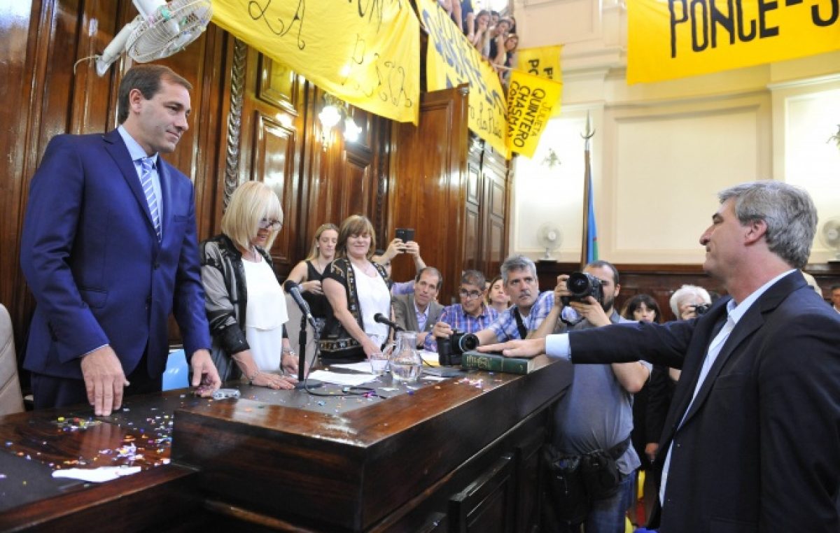 La Plata: De cara a la segunda etapa de su mandato, Garro le pidió la renuncia a todo su Gabinete