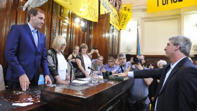 La Plata: De cara a la segunda etapa de su mandato, Garro le pidió la renuncia a todo su Gabinete