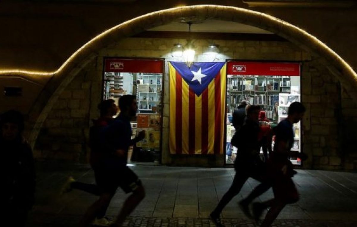 En cuenta regresiva, Cataluña sube el tono y alarga el suspenso