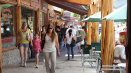 Comercios de La Angostura piden frenar el impuestazo del acuerdo fiscal