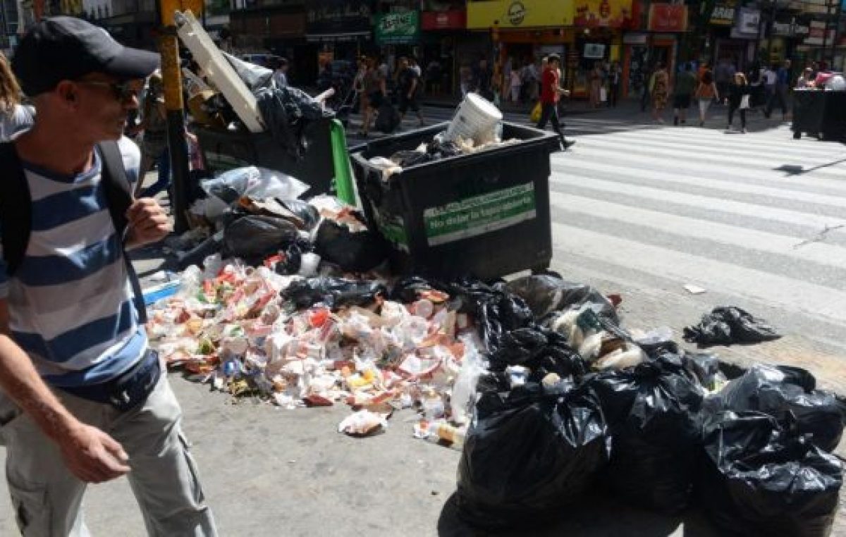 Córdoba: Toneladas de basura en la ruta de la gran licitación municipal