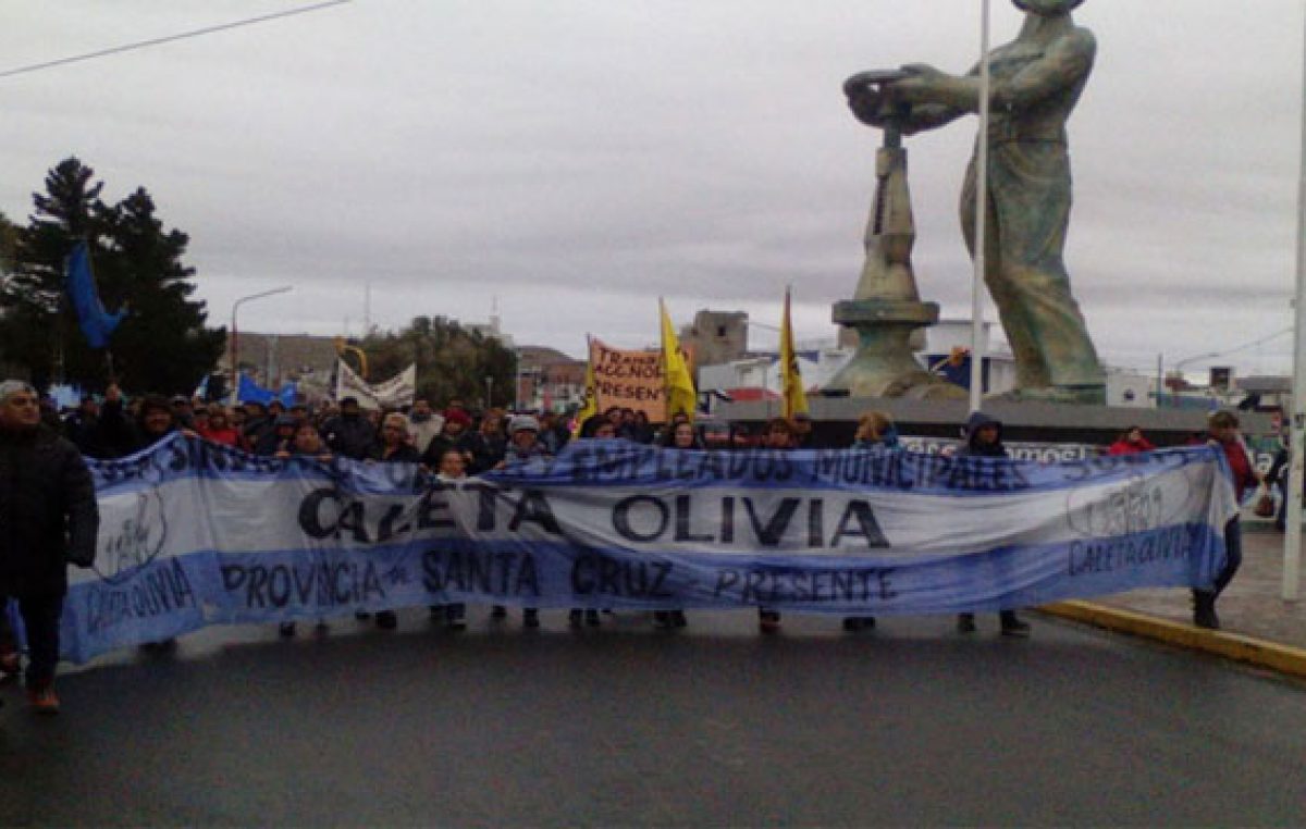 Intendentes de Santa Cruz buscan apoyo para enfrentar obligaciones salariales