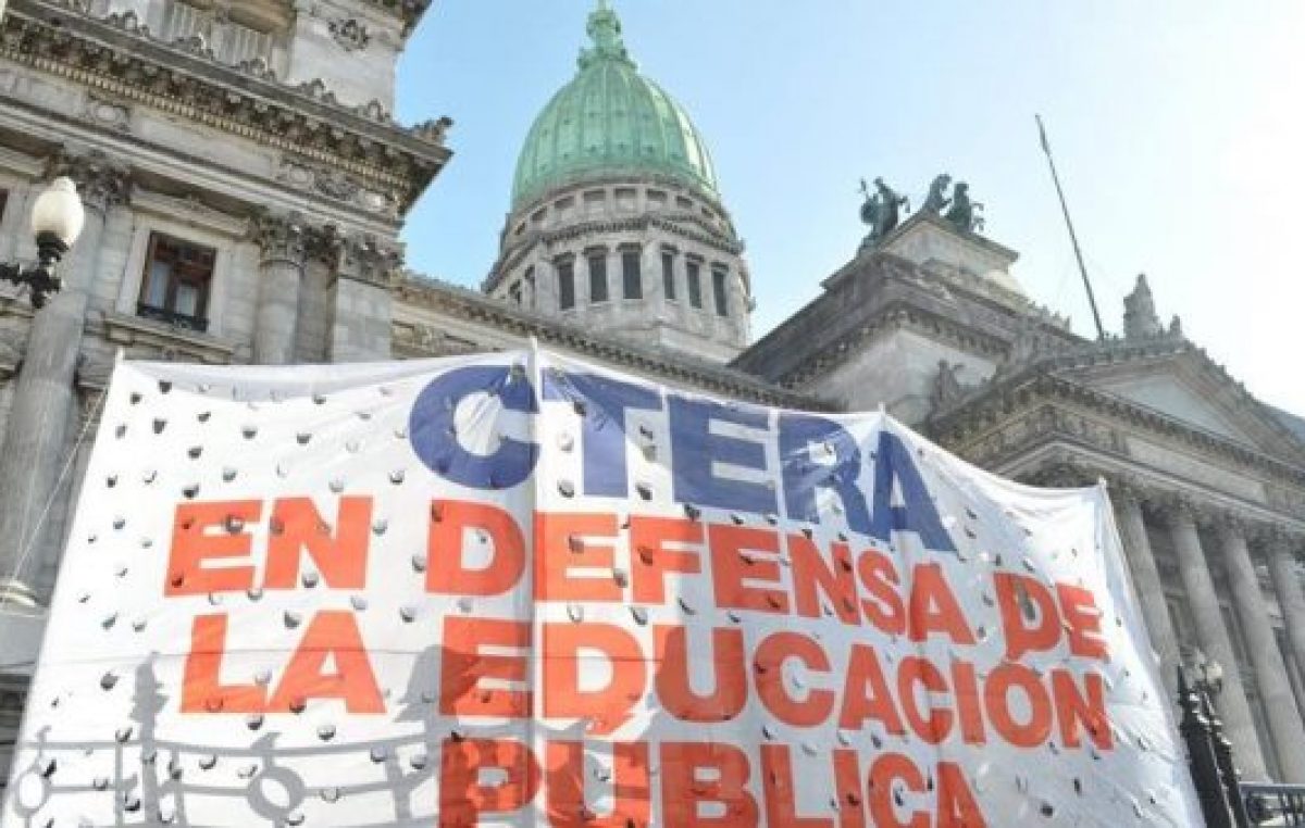 Un decreto contra la educación pública