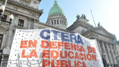 Un decreto contra la educación pública