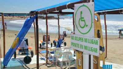 El intendente de Mar del Plata vetó una ordenanza que mejoraba el acceso a la playa de personas con discapacidad