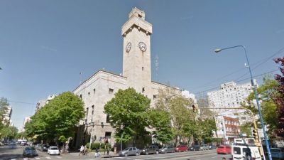 ¿Palacio o trampa mortal? Acusan al intendente de Mar del Plata de clausurar las puertas de la municipalidad