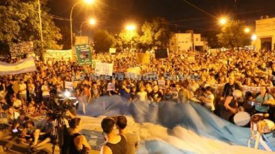 Coronel Suárez caótico: Hasta dos marchas en un día, despidos y reclamos vecinales