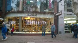 Aumentos de la luz asfixian al comercio en Mendoza