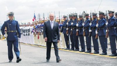 Temer les dio más poder a los militares brasileños